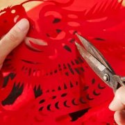 描绘了新时代人民美好生