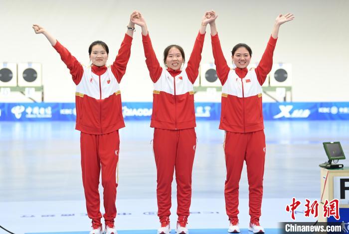 成都体院学子王珂怡斩获大运会射击团体金牌