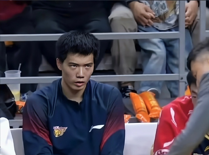 焦泊乔离队引热议 广东男篮内线困境浮现