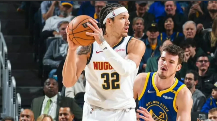 约基奇穆雷双星闪耀掘金险胜独行侠