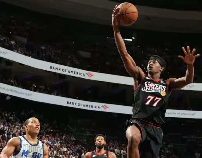 勇士逆转快船鏖战三节决胜 76人锁定东部席位